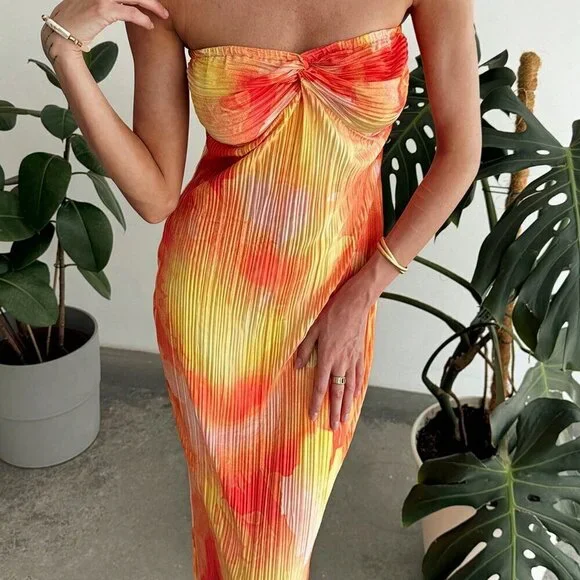 Multicolor Romantic Women's Strapless Fitted Knee-Length Pleated Dress - Picture 7 of 9